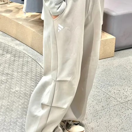 アディダス カジュアルパンツ