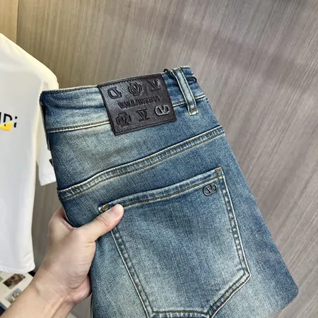 ヴァレンティノ ジーンズ