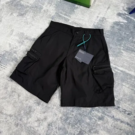 プラダ ショートパンツ