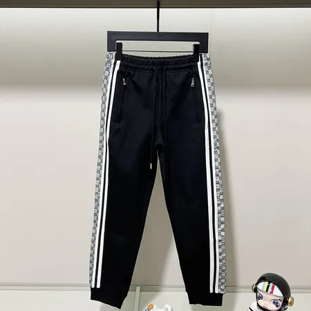 グッチ カジュアルパンツ