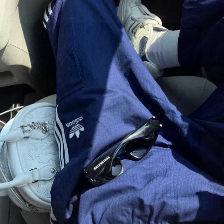 アディダス カジュアルパンツ