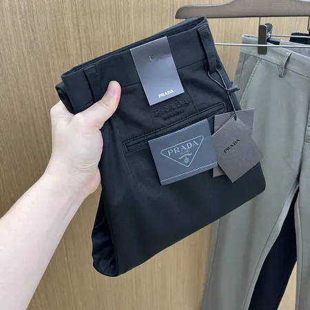 プラダ カジュアルパンツ