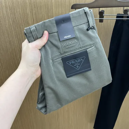 プラダ カジュアルパンツ