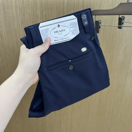 プラダ カジュアルパンツ