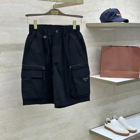 プラダ ショートパンツ