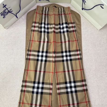 バーバリー ス カジュアルパンツ