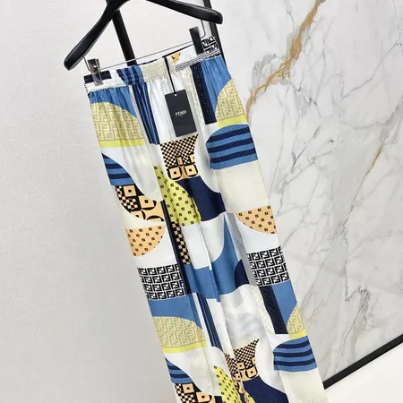 フェンディ カジュアルパンツ