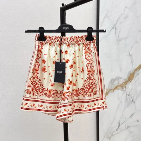 ヴェルサーチ ショートパンツ