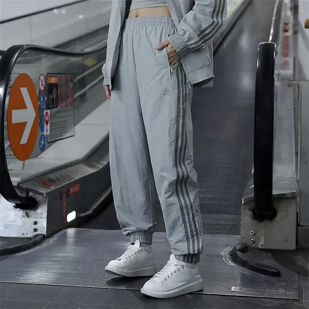 アディダス カジュアルパンツ