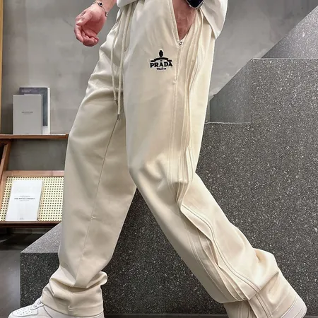 プラダ カジュアルパンツ