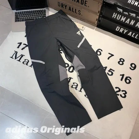 アディダス カジュアルパンツ