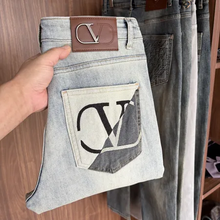 ヴァレンティノ ジーンズ