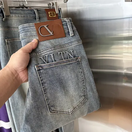 ヴァレンティノ ジーンズ