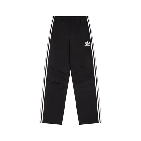 アディダス カジュアルパンツ