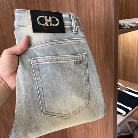 フェラガモ ジーンズ