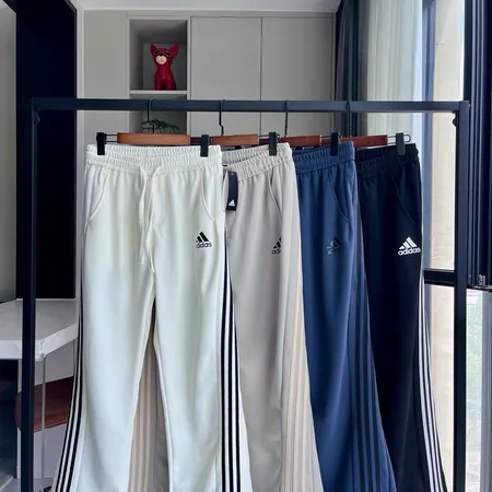 アディダス カジュアルパンツ