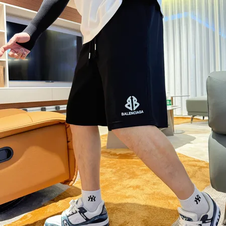 バレンシアガ ショートパンツ