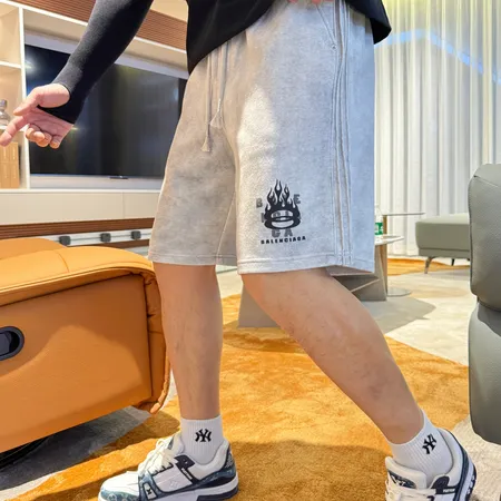 バレンシアガ ショートパンツ