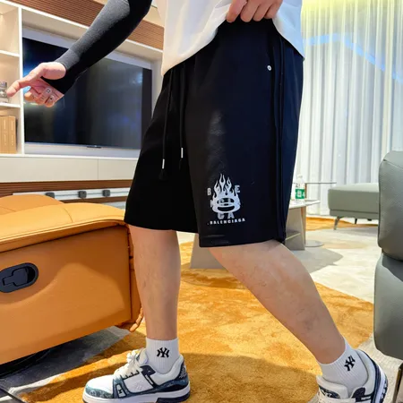 バレンシアガ ショートパンツ