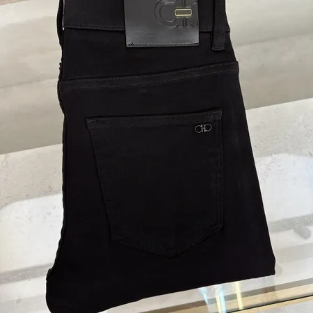 フェラガモ ジーンズ