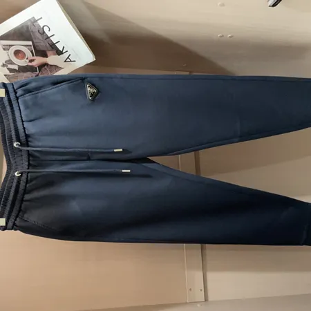 プラダ カジュアルパンツ