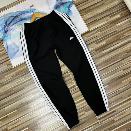 アディダス カジュアルパンツ