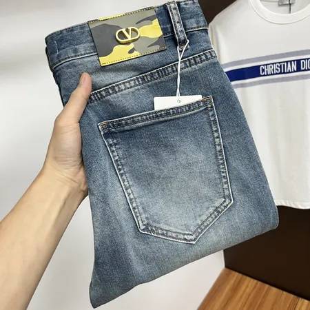 ヴァレンティノ ジーンズ