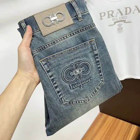 フェラガモ ジーンズ