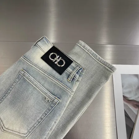 フェラガモ ジーンズ