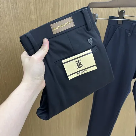 バーバリー ス カジュアルパンツ