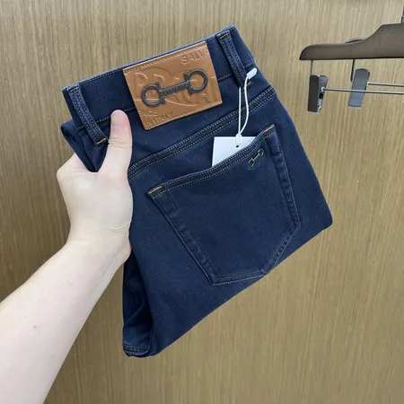 フェラガモ ジーンズ