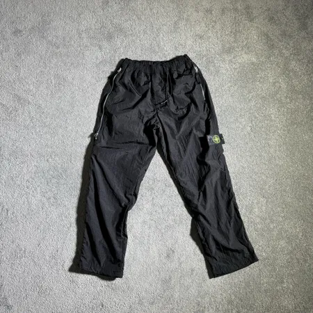 フェラガモ カジュアルパンツ