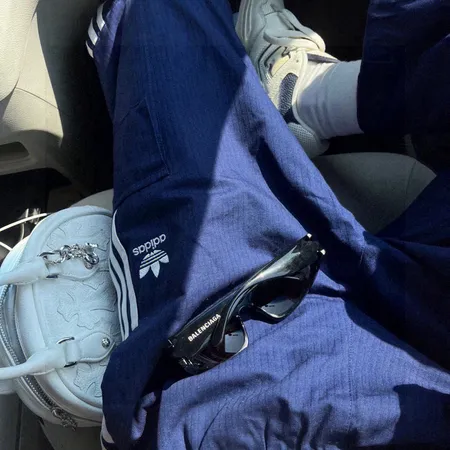 アディダス カジュアルパンツ