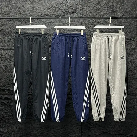 アディダス カジュアルパンツ