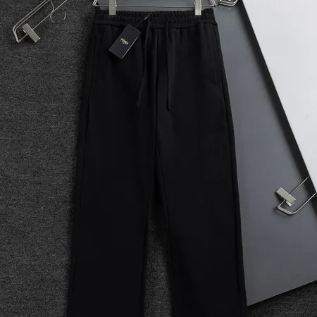 フェンディ カジュアルパンツ