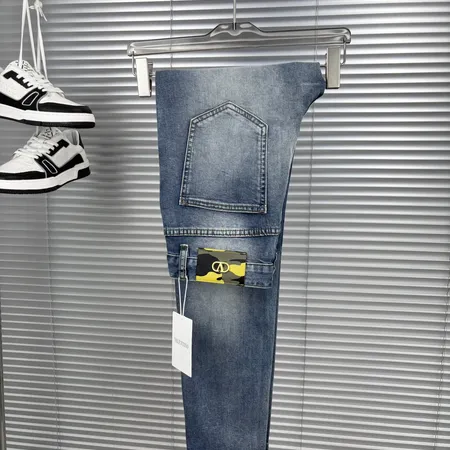 ヴァレンティノ ジーンズ