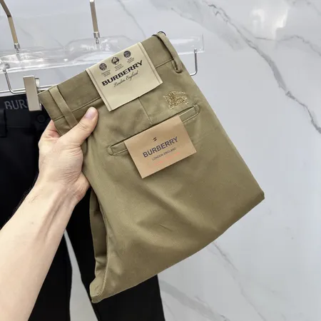 バーバリー ス カジュアルパンツ