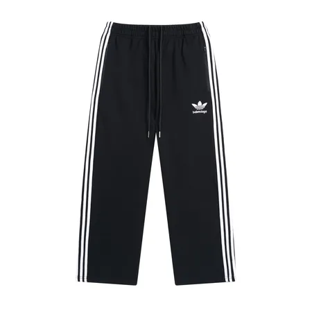 アディダス カジュアルパンツ