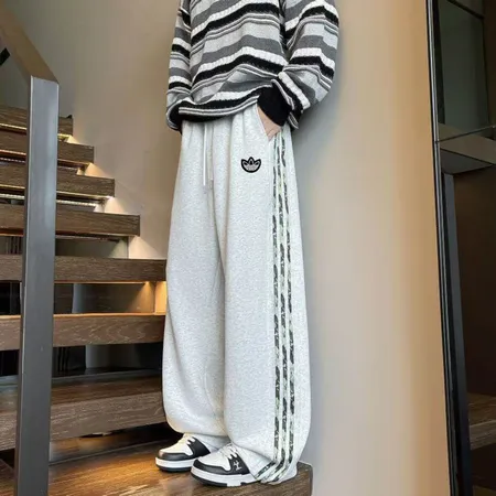 アディダス カジュアルパンツ