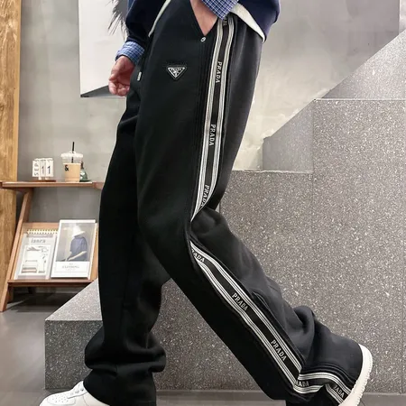 プラダ カジュアルパンツ