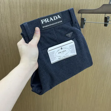 プラダ カジュアルパンツ