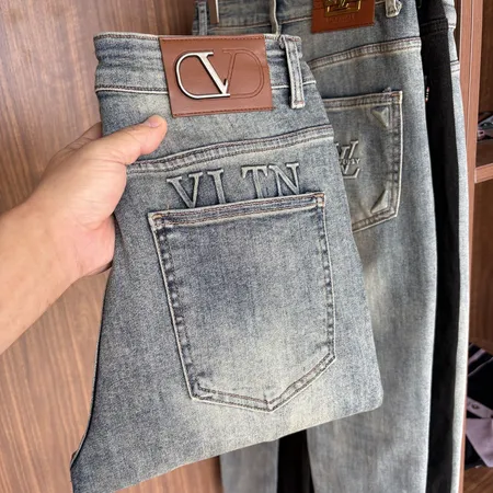 ヴァレンティノ ジーンズ