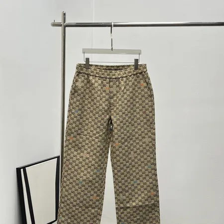 グッチ カジュアルパンツ
