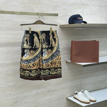 ヴェルサーチ ショートパンツ