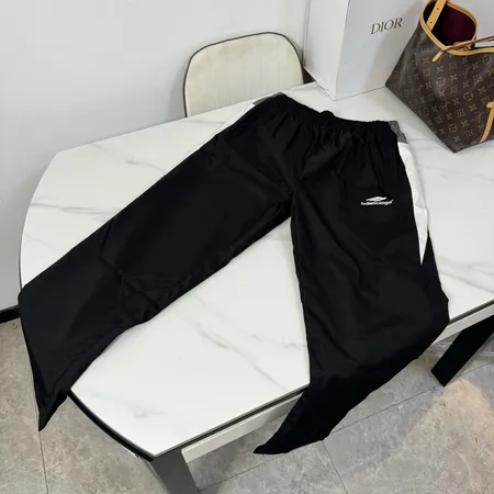 ロエベ トレーニングパンツ