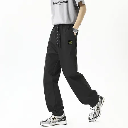 フェラガモ カジュアルパンツ