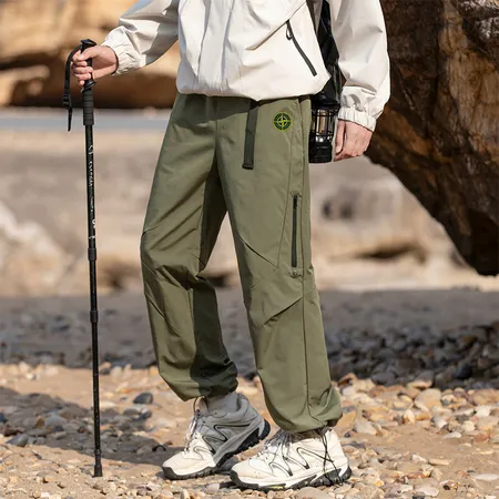 フェラガモ カジュアルパンツ