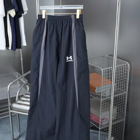 バレンシアガ カジュアルパンツ