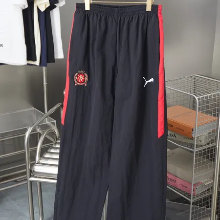 バレンシアガ カジュアルパンツ