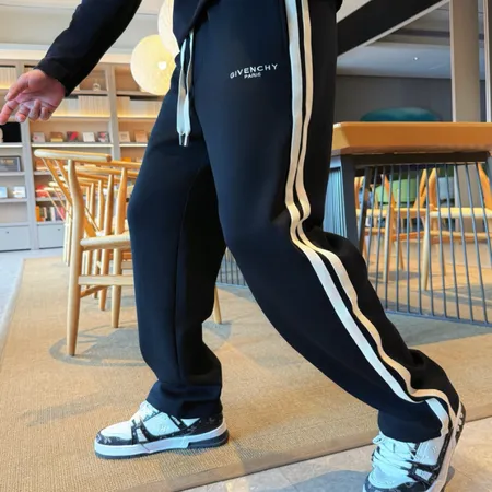 バレンシアガ カジュアルパンツ